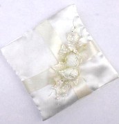 CUSCINO ORGANZA CREMA E OVATTA 16x16cm